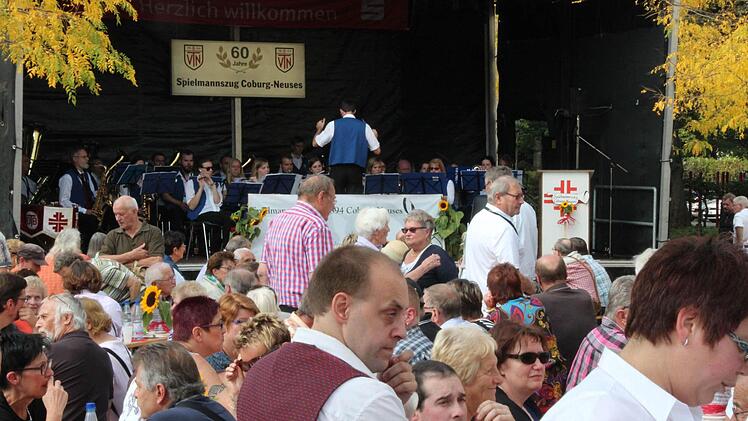 Impressionen vom Großkonzert auf dem Coburger Albertsplatz.Foto: Jochen Berger