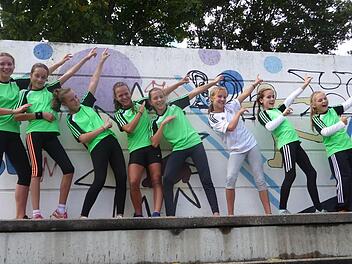 Mit den besten Grüßen an Usain Bolt: Die Hammelburger Mehrkämpferinnen (von links): Elisa Eich, Anna Lukaschewitsch, Natalie Zitterbart, Jule Betz, Lilian Heid, Lena Weigand, Hanna Schmitt und Hannah Potschka. Foto: Heiko Schmitt