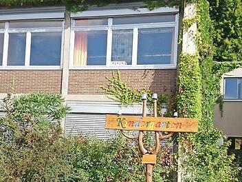 Ein Teil des Kindergartens soll saniert werden.  Foto: Petra Malbrich