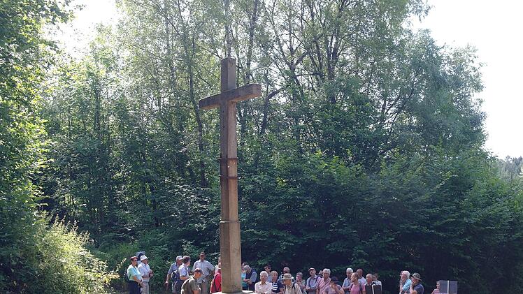 Verschollen ist der Korpus des Hohmann-Kreuzes sowie viele Bildstöcke aus dem ehemaligen Werberger Ortsbereich.  Fotos: Stephanie Elm