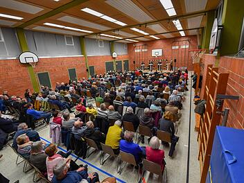 Die Turnhalle war bei der Podiumsdiskussion voll besetzt. Foto: Ronald Rinklef