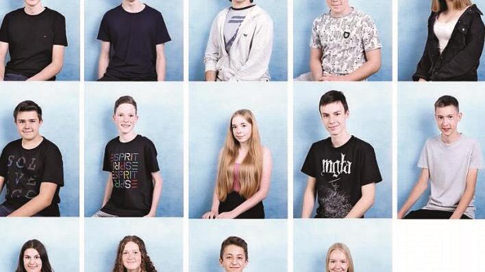 So sehen Einser-Schüler aus: 26 junge Frauen und Männer haben ihre Mittlere Reife mit der Note 1 vor dem Komma geschafft. Das feierten Schüler und Lehrer jetzt mit einer großen Entlassfeier.  Collage: Realschule Coburg II