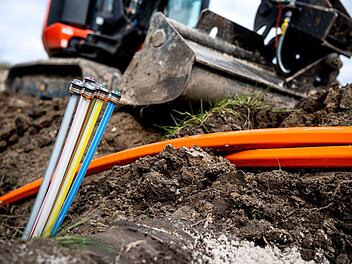 Coburg: Ortsdurchfahrt Löbelstein monatelang gesperrt - wegen Glasfasernetzausbau Coburg: Ortsdurchfahrt Löbelstein monatelang gesperrt - wegen Glasfasernetzausbau