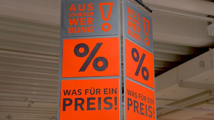Aufgepasst: Ein Sonderangebot liegt nur dann vor, wenn das ganze Schild einen roten Hintergrund und schwarze oder wei&szlig;e Schrift enth&auml;lt.
