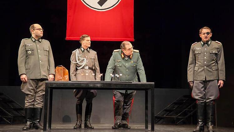 Die Schauspieler Patrick L. Schmitz, Felix Pielmeier, Ulrich Bosch und Florian Walter.