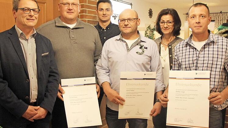 Von links: Karl-Heinz Weller, Gerald Hack, Florian Weller, Alfred Weller, Christine Weller, Stefan Voigt Foto: jb