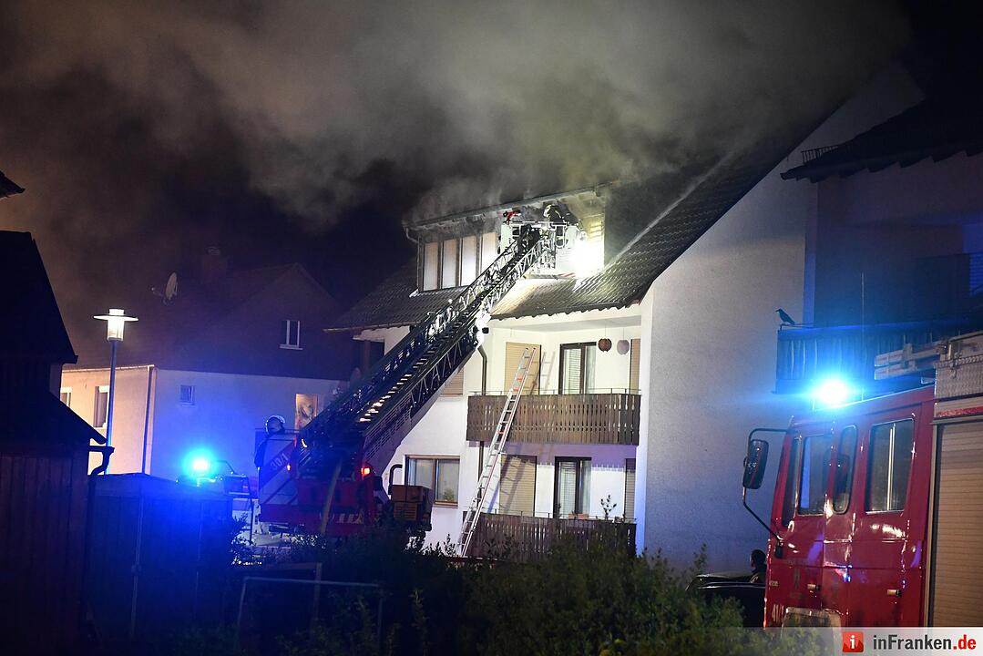 Feuer in Mehrfamilienhaus in Hallstadt im Landkreis Bamberg