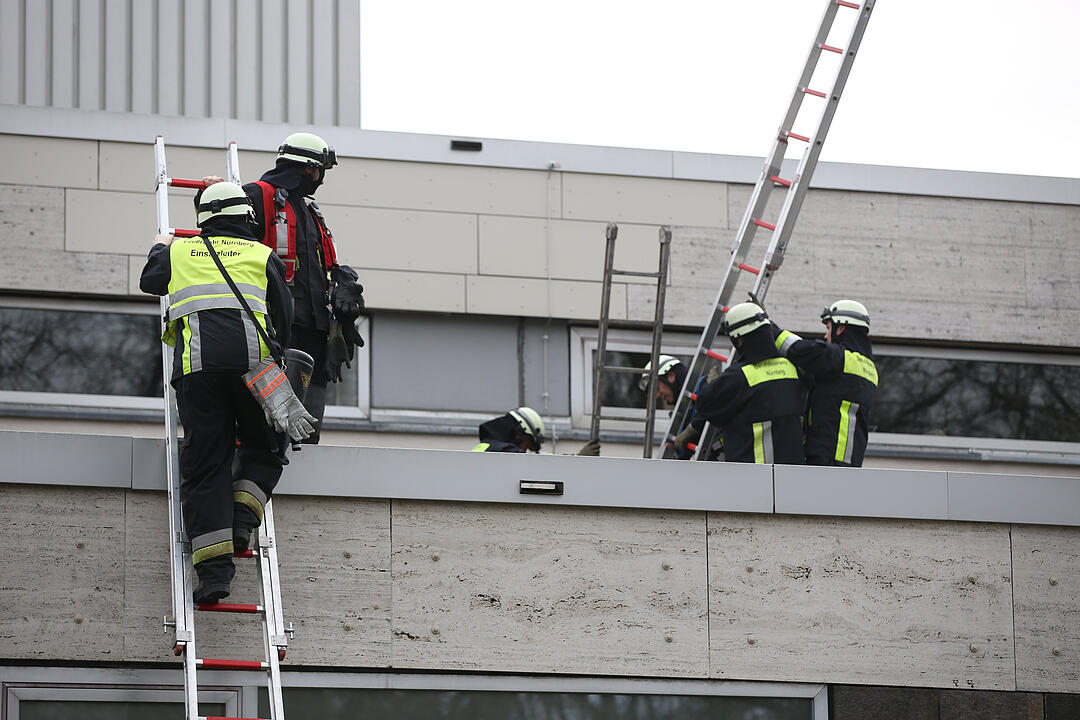 Nürnberg: Dachbrand in der Meistersingerhalle