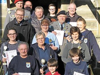 Zahlreiche Sch&uuml;tzen wurden bei der Jahresversammlung der SK Obersdorf geehrt.  Foto: Werner Hauber