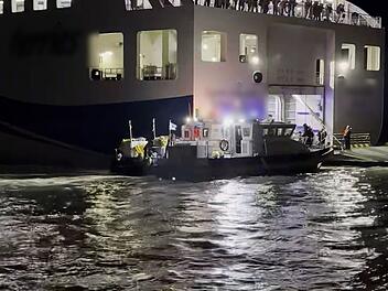 Südkoreanische Fähre auf Grund gelaufen