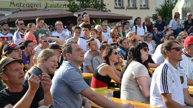 Public Viewing auf dem Kulmbacher Marktplatz Foto: Uschi Prawitz