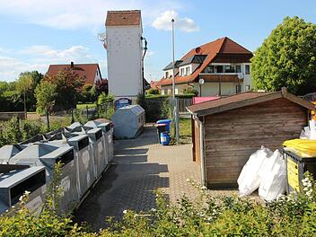 Der Wertstoffhof in Langensendelbach soll an einen neuen Standort nahe des geplanten Bauhofneubaus verlegt werden.  Foto: Andreas Oswald