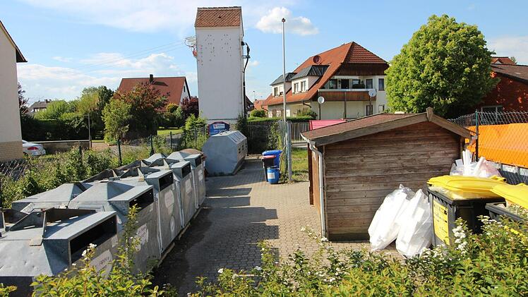 Der Wertstoffhof in Langensendelbach soll an einen neuen Standort nahe des geplanten Bauhofneubaus verlegt werden.  Foto: Andreas Oswald
