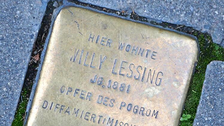 Der Stolperstein für Willy Lessing - Willy-Lessing-Straße 8 - steht hier symbolisch für alle Bamberger Opfer der nationalsozialistischen Gewaltherrschaft. Auch dieser Stein soll geputzt werden.