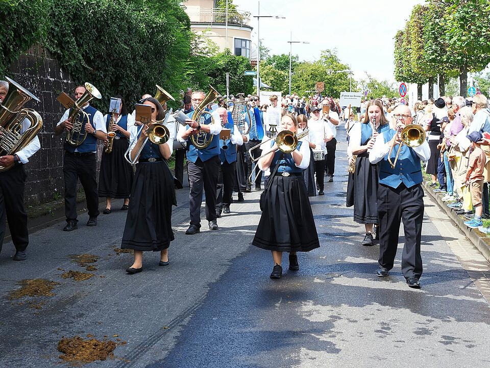 Großer historischer Festzug durch Bad Kissingen!