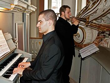 Arno Seifert (Orgel) und Florian Ammer (Posaune) musizieren in der Schlosskirche der Coburger Ehrenburg. Foto: Jochen Berger