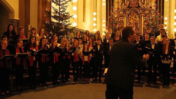 Absolut klanggewaltig zeigte sich der große MGF-Chor.