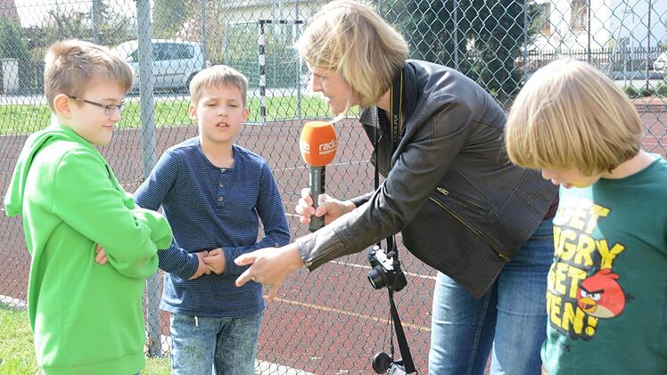 Impressionen vom Obstbaum-Pflanztag an der Grundschule Melkendorf  Foto: Dagmar Besand