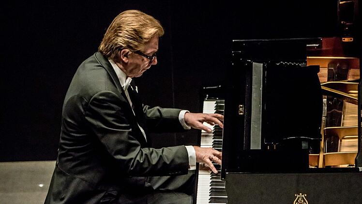 Mitte September gastiert der Coburger Pianist Hans-Dieter Bauer in New York. Foto: Archiv/Jochen Berger