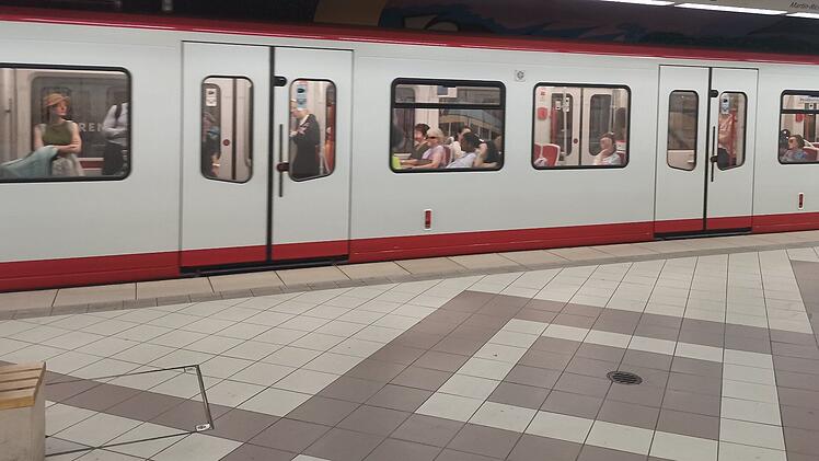 U-Bahn N&uuml;rnberg, Haltestelle Rennweg, Bahnhof, Untergrundbahn, Ubahn, VAG, VGN