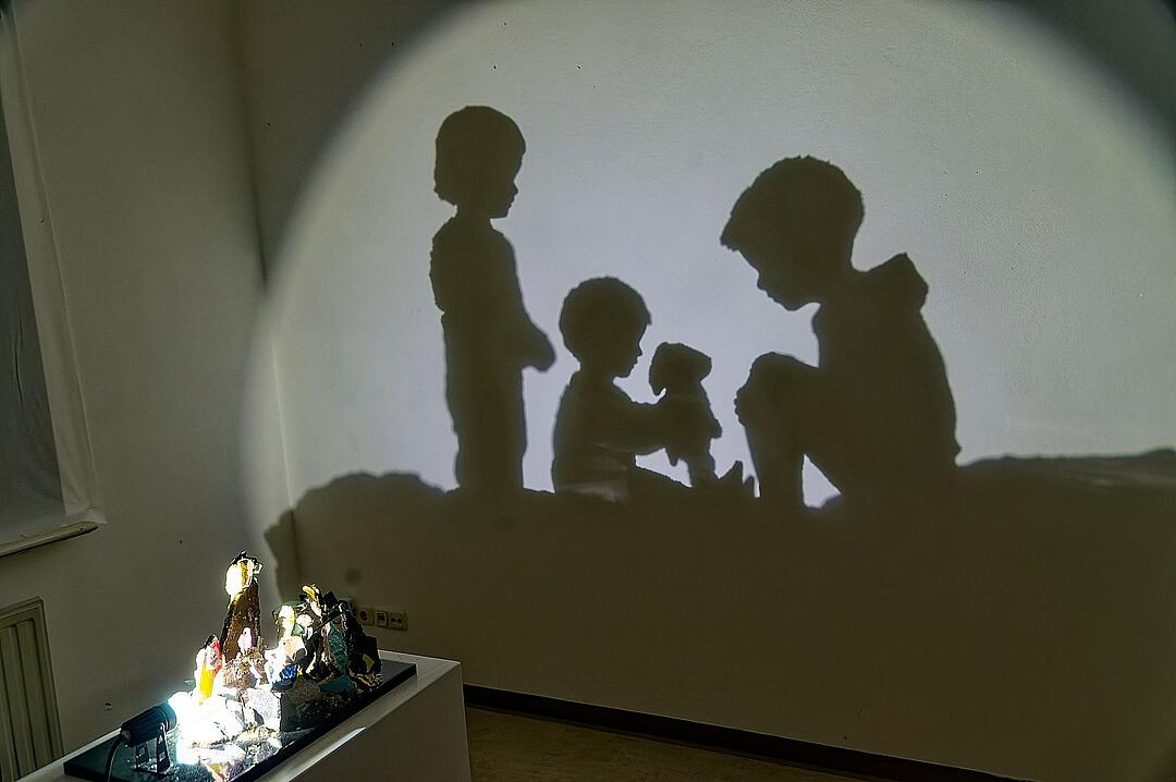 Eine magische Kulisse mit effektvoll platzierter Lichtkunst.