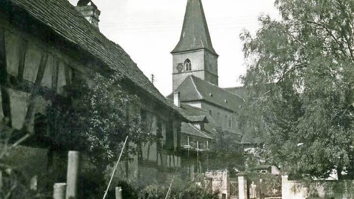 Diese historische Aufnahme der Münchauracher Klosterkirche von Westen her ziert das Kalenderblatt für März. Foto: privat