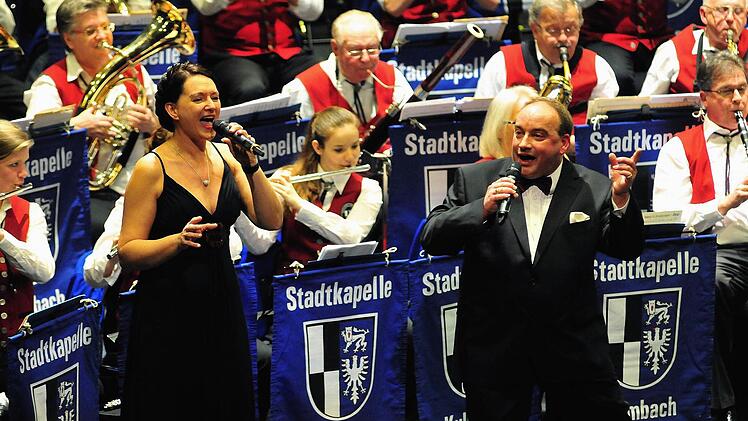 "The lady is a tramp": Elke Höhn und Thomas Besand sangen den Sinatra-Klassiker im Duett. Fotos: Stephan Herbert Fuchs
