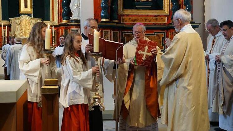 Altarweihe auf dem Volkersberg durch Bischof Friedhelm Hofmann am 2. Oktober 2016 Foto: Marion Eckert