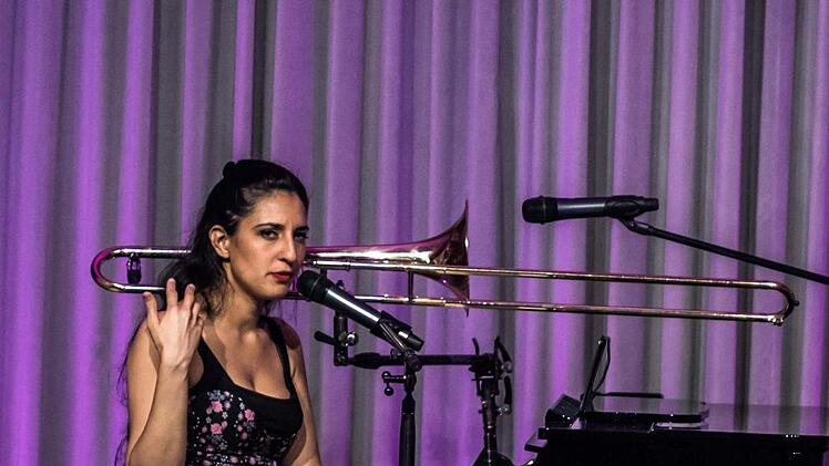 Bei ihrem Coburg-Debüt beeindruckte Noam Vazana das Publikum mit ihrer Vielseitigkeit und Ausdruckskraft. Foto: Jochen Berger