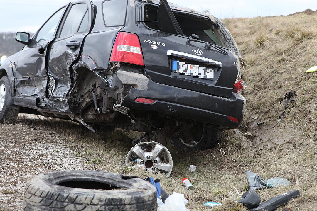 Fünf Verletzte, Kind in Lebensgefahr - Unfall im Kreis Ansbach