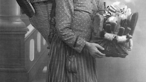 Emilie Maul mit Kötze (aus Fotosammlung von Harry Baumbach, mit Einzelnachweisen)