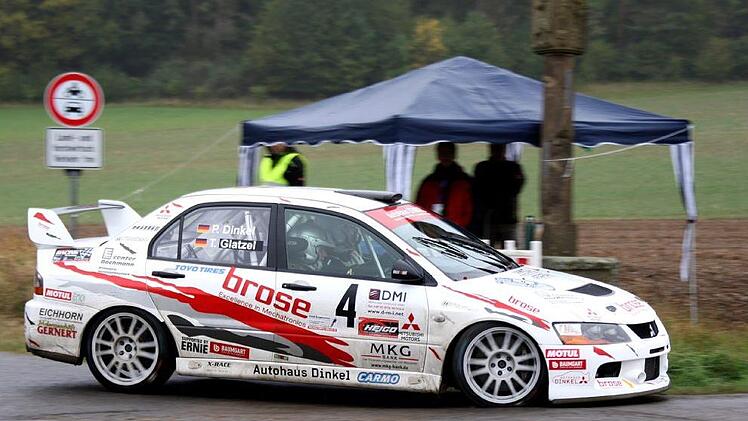 Der Coburger Patrick Dinkel war Mann des Tages. Mit Co-Pilot Tobias Glatzel sicherte er sich im Mitsubishi Lancer Evo 9 RS den Tagessieg.