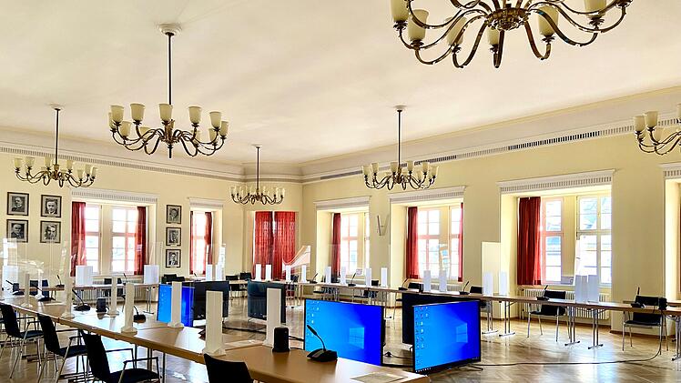 Hof: Stadtrat tagt wieder im gro&szlig;en Sitzungsaal - so sieht der Saal nach der Neugestaltung nun aus