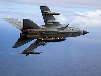 Taurus-Marschflugk&ouml;rper am Tornado-Kampfjet