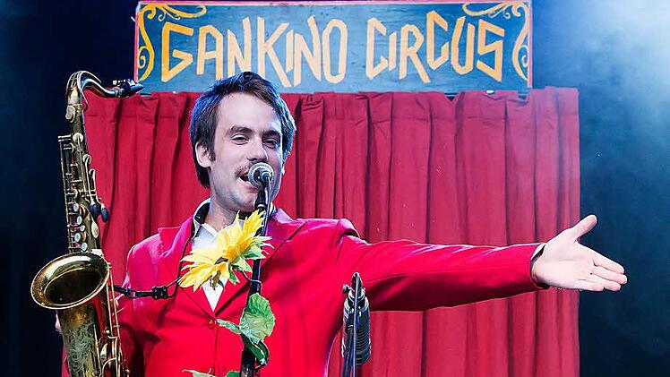 Gankino Circus beim Auftritt im Tambacher Schlosshof.Foto: Albert Höchstädter