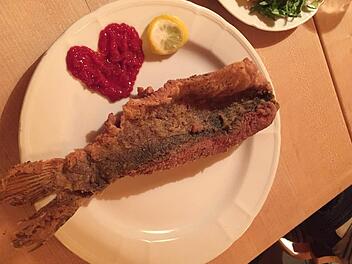 Hier ist der Karpfen mit Ketchup Foto: Leo Hühnlein