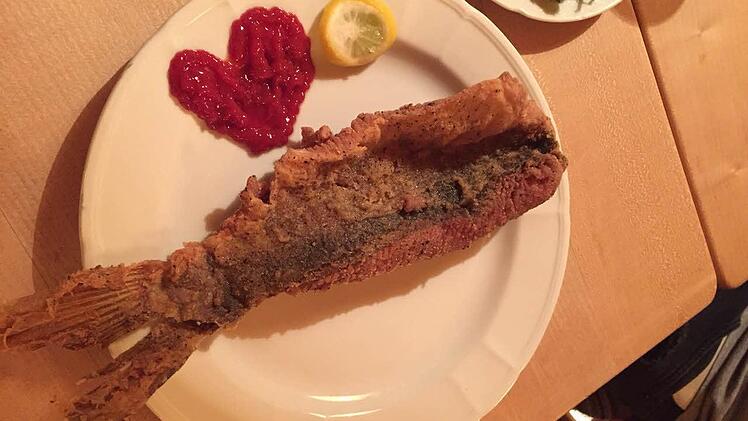 Hier ist der Karpfen mit Ketchup Foto: Leo Hühnlein