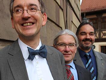 Tilman Schlömp (von links) will mit der Deutschen Kammerphilharmonie den Kissinger Sommer einem breiteren Publikum zugänglich machen. Der künstlerische Direktor Hans Otto und Geschäftsführer Albert Schmitt freuen sich auf das Engagement in Bad Kissingen.  Foto: Benedikt Borst