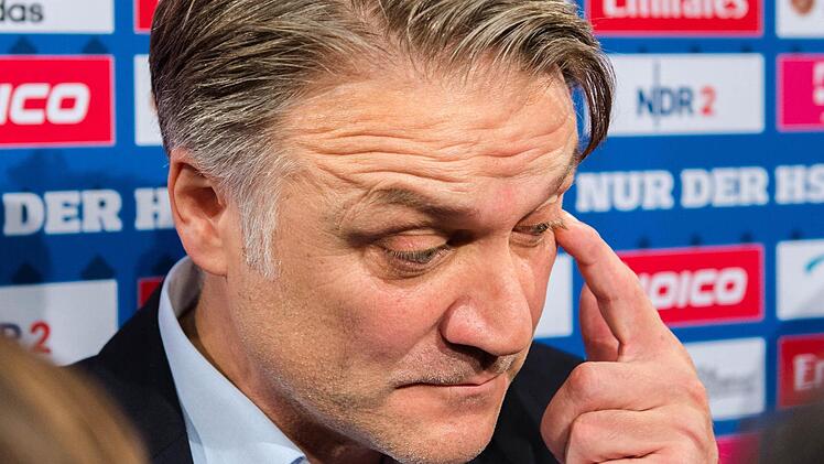 Dietmar Beiersdorfer ist Vorstandsvorsitzender und seit der Vertragsauflösung von Peter Knäbel im Mai auch Direktor Profifußball beim Hamburger SV. Nach der Trennung von Trainer Bruno Labbadia am Sonntag steht auch er in der Kritik. Foto: Daniel Bockwoldt/dpa