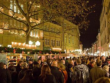Am Samstag ist in Bamberg wieder die Einkaufsnacht. Dann hat der Weihnachtsmarkt auch l&auml;nger als &uuml;blich ge&ouml;ffnet. Foto: Barbara Herbst