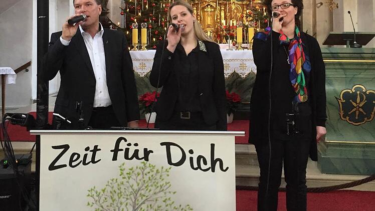 Das Trio "M & M, mit Eberhard Fasel, Franziska Fasel und Ursula Friedrich begeisterte in der Klosterkirche auf dem Kreuzberg. Foto: Regina Rinke