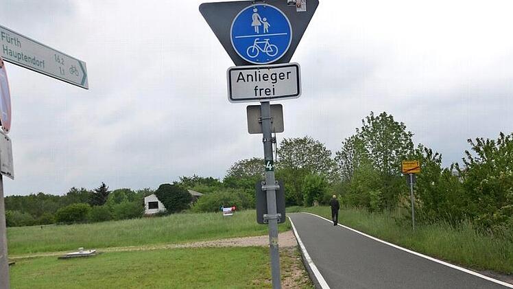 Nach Hauptendorf und weiter nach Niederndorf wird der Rad- und Fußweg ab Schaeffler künftig beleuchtet.  Foto: Bernhard Panzer