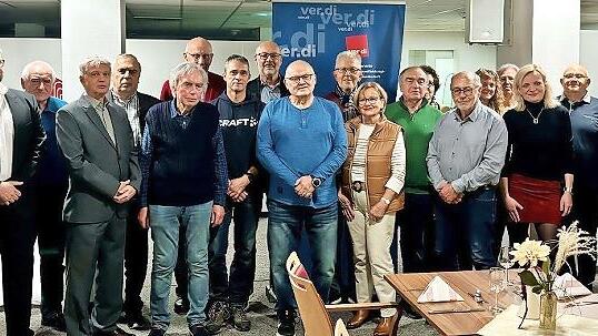 Für ihre Mitgliedschaft zwischen 25 und 60 Jahren sind bei einer Veranstaltung zahlreiche ver.di- Mitglieder geehrt worden.
