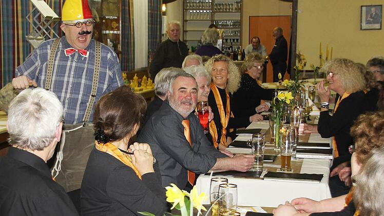 Wolfgang Düringer aus Gochsheim lockerte bereits zum zweiten Mal eine Jubiläumsfeier der Imker auf. Foto: Ralf Kestel