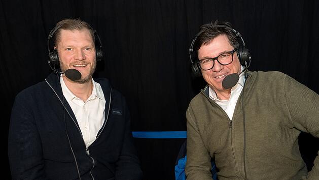 Reporter Florian Na&szlig; (rechts) pr&auml;sentiert die Live-&Uuml;bertragungen in der ARD gemeinsam mit dem Handball-WM-Torwart von 2007, Johannes Bitter.
