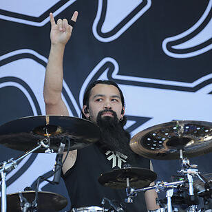 Amon Amarth bei Rock im Park 2019: Ganz viel Metal und Feuer bringt die Fans zum Durchdrehen