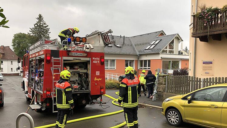 Wegen starker Rauchentwicklung in einer Anlage für betreutes Wohnen in Naila rückte die Feuerwehr am späten Dienstagnachmittag aus. Foto: Fricke/News5