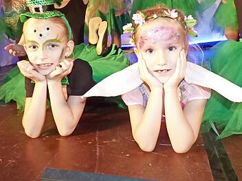 Die Wackelzahngarde der Fachingsgesellschaft bei einem Auftritt in der Session 2019/20.