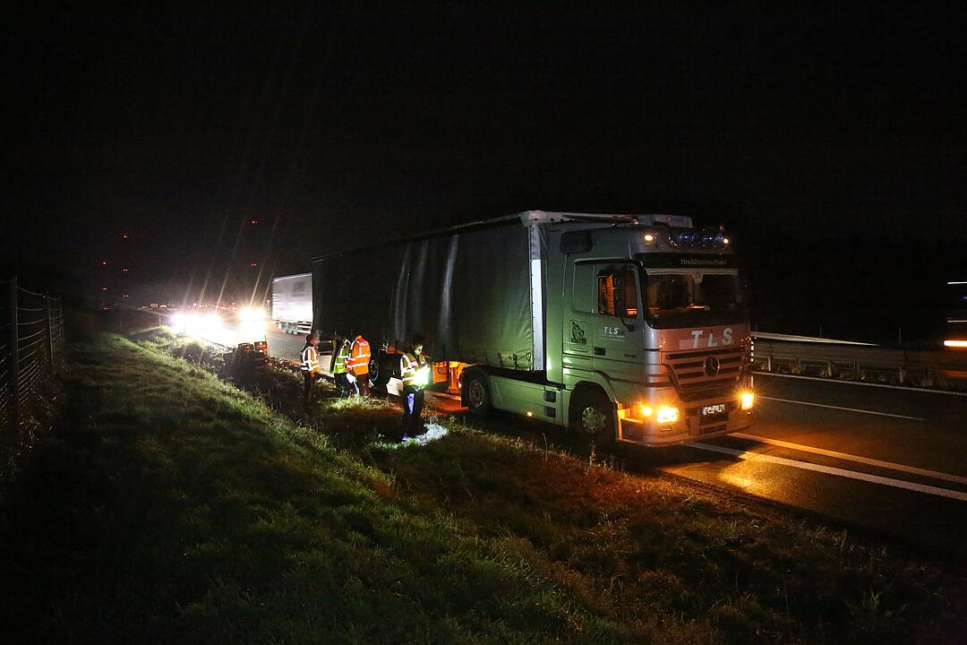 Oberfranken: Bierlaster verliert Ladung auf B173