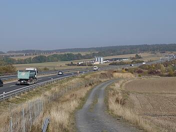 m Bereich südlich von Beuerfeld könnte schon bald eine zusätzliche Anschlussstelle zur Anbindung der Staatsstraße 2205 entstehen.Foto: Berthold Köhler